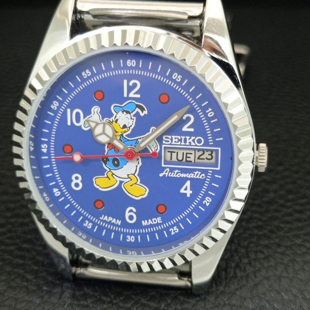 Vintage 1974 Disney Seiko Automatic Mens Silver Watch W/daydate & Donald accents - Picture 3 of 10